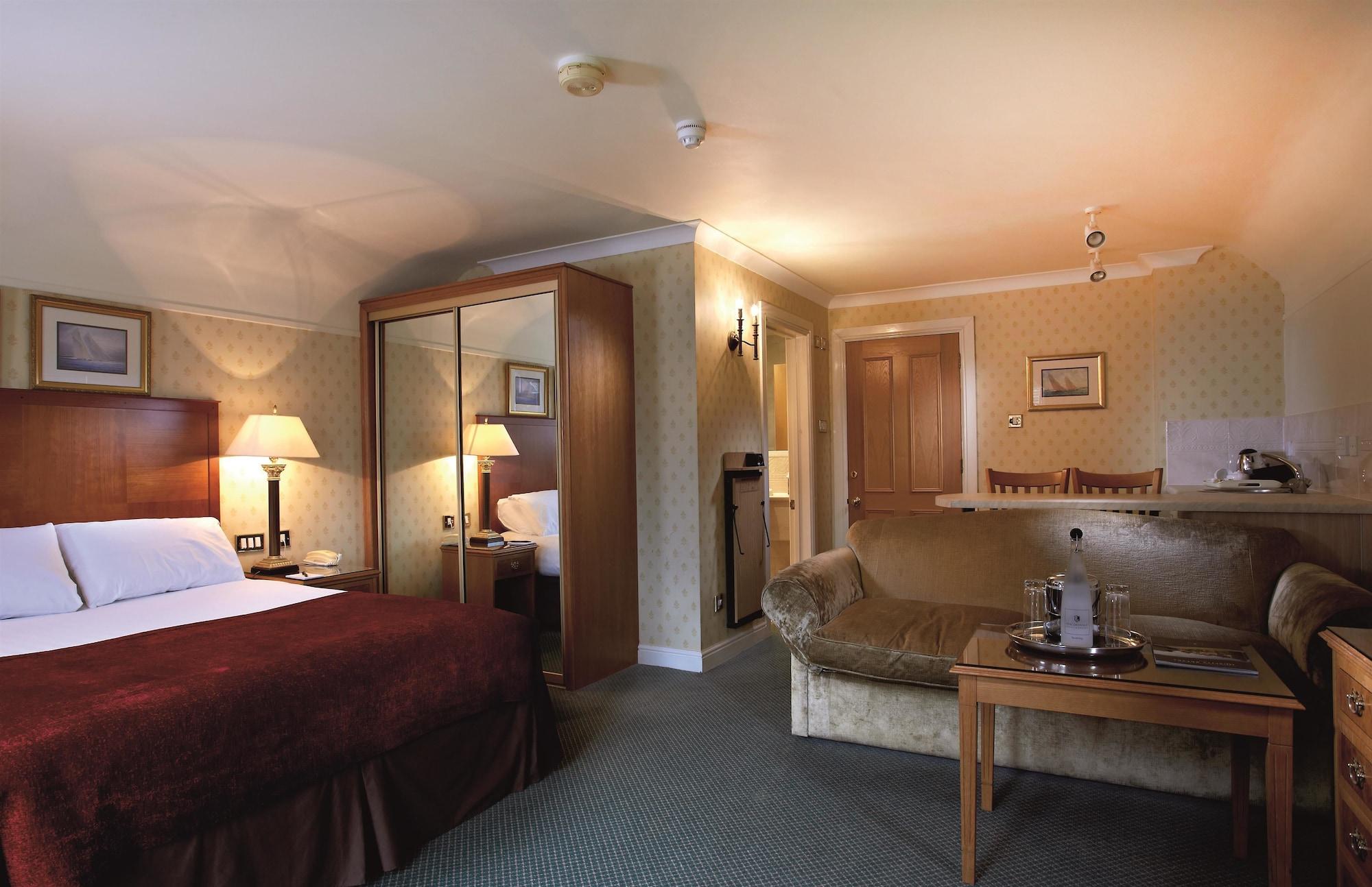 Macdonald Elmers Court Hotel Lymington Exterior foto