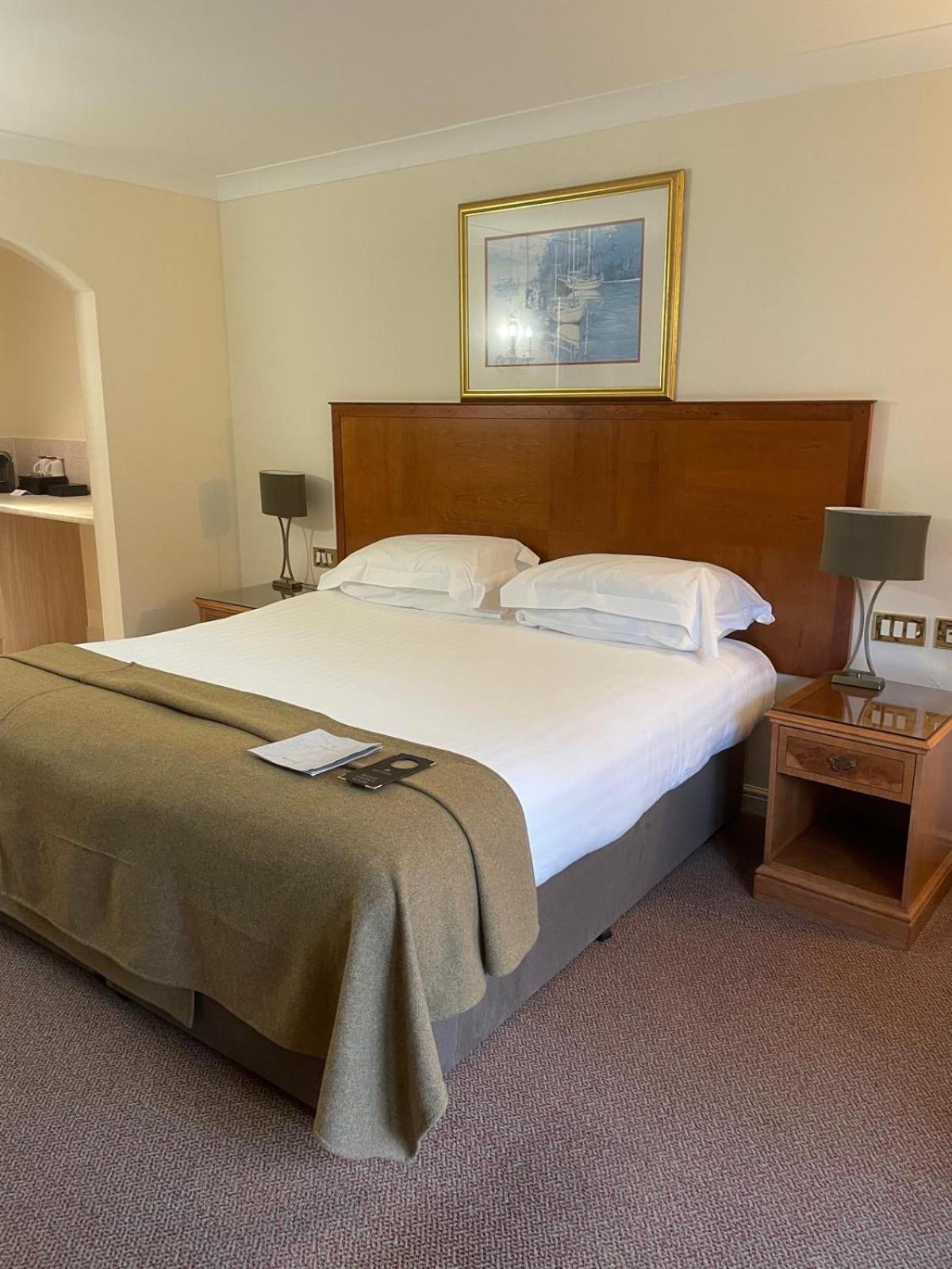 Macdonald Elmers Court Hotel Lymington Exterior foto